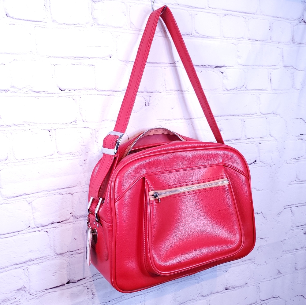 👜 Vintage American Tourister Bag in Red